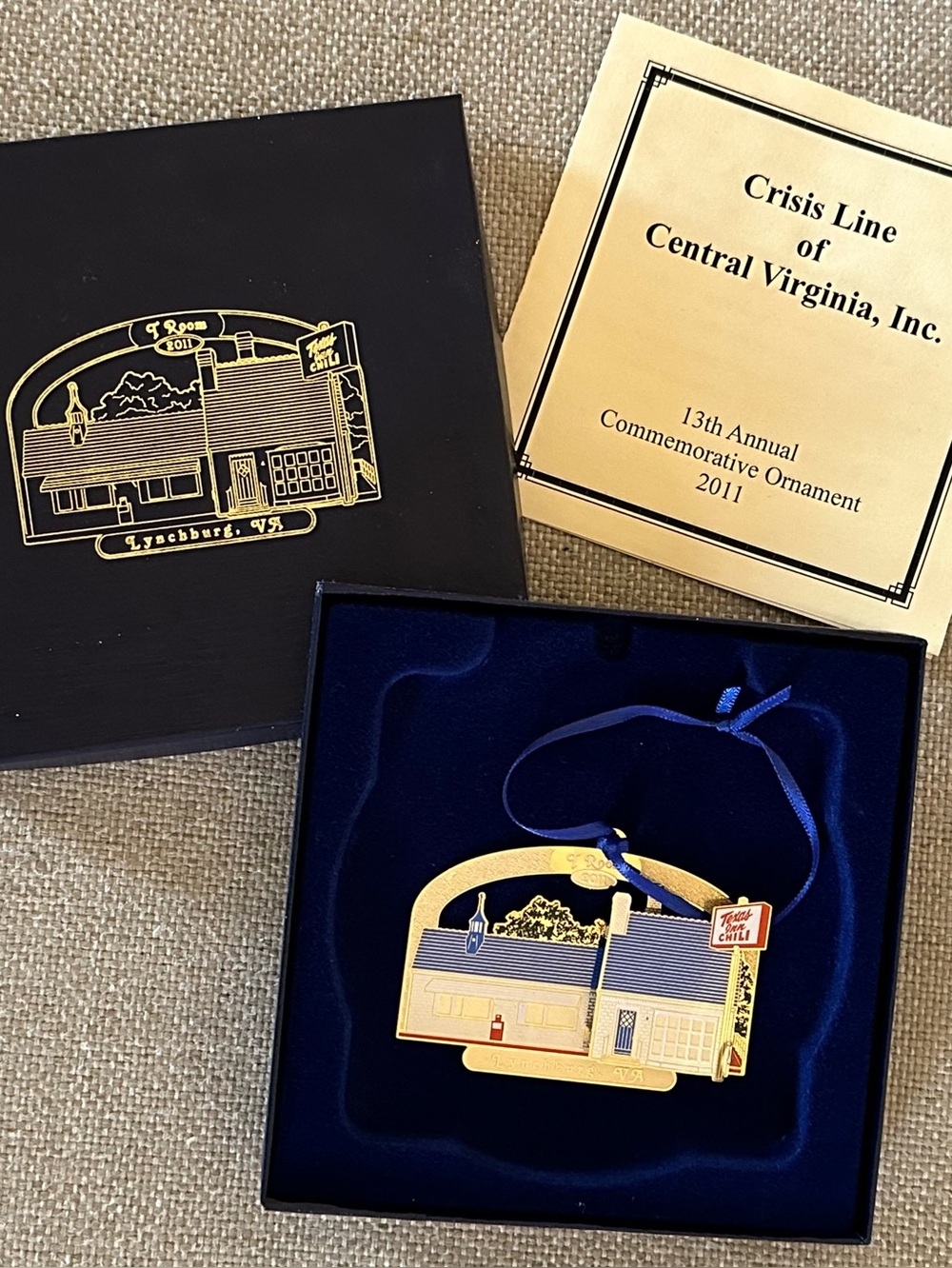 2011 Texas Inn T-Room Lynchburg VA Commemorative Christmas Ornament w/ Box - Picture 2 of 2